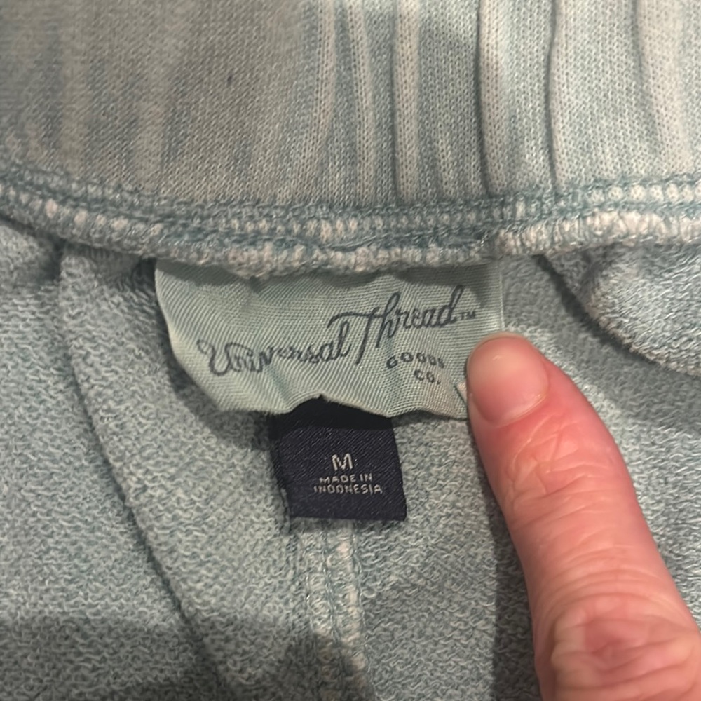 Universal Thread shorts - Picture 2 of 4